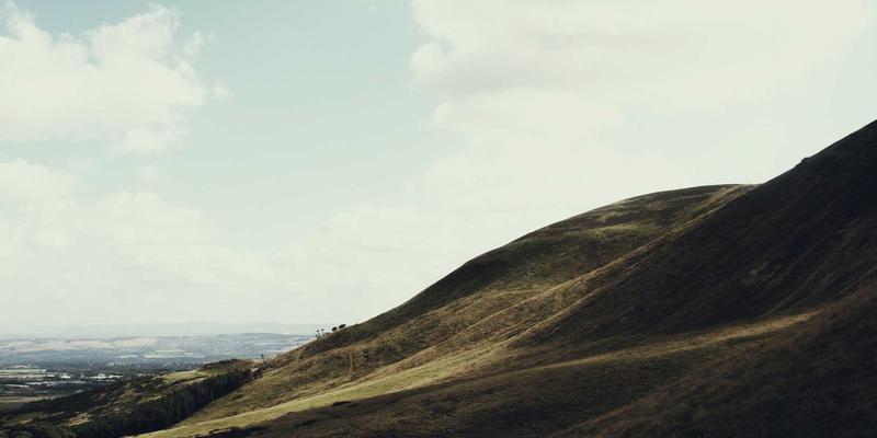 刀锋游戏引领未来：PC与主机跨平台联机与进度同步的技术、策略与玩家之声